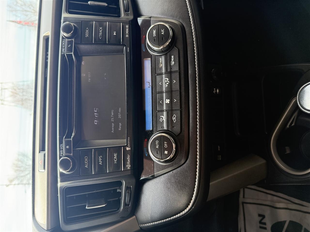 Toyota RAV4 XLE FWD 2017