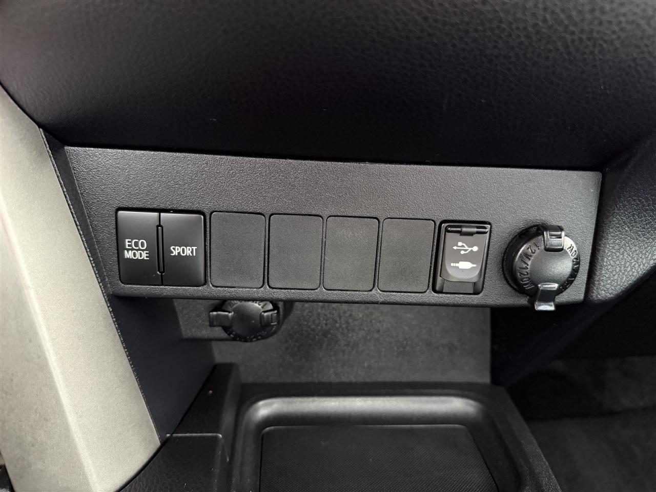 Toyota RAV4 XLE FWD 2017