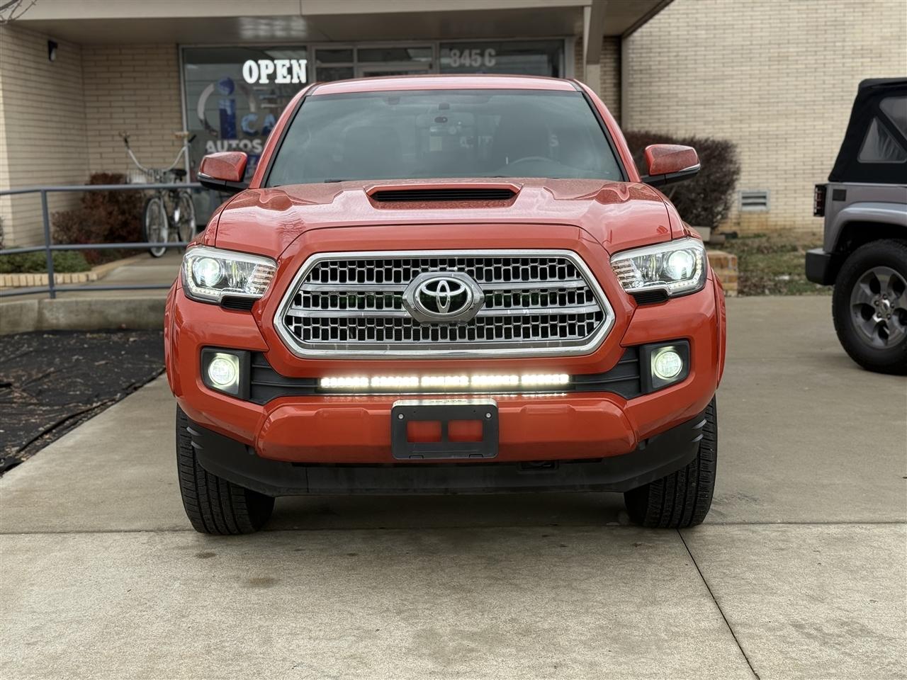 Toyota Tacoma SR5 Double Cab Long Bed V6 6AT 2WD 2016