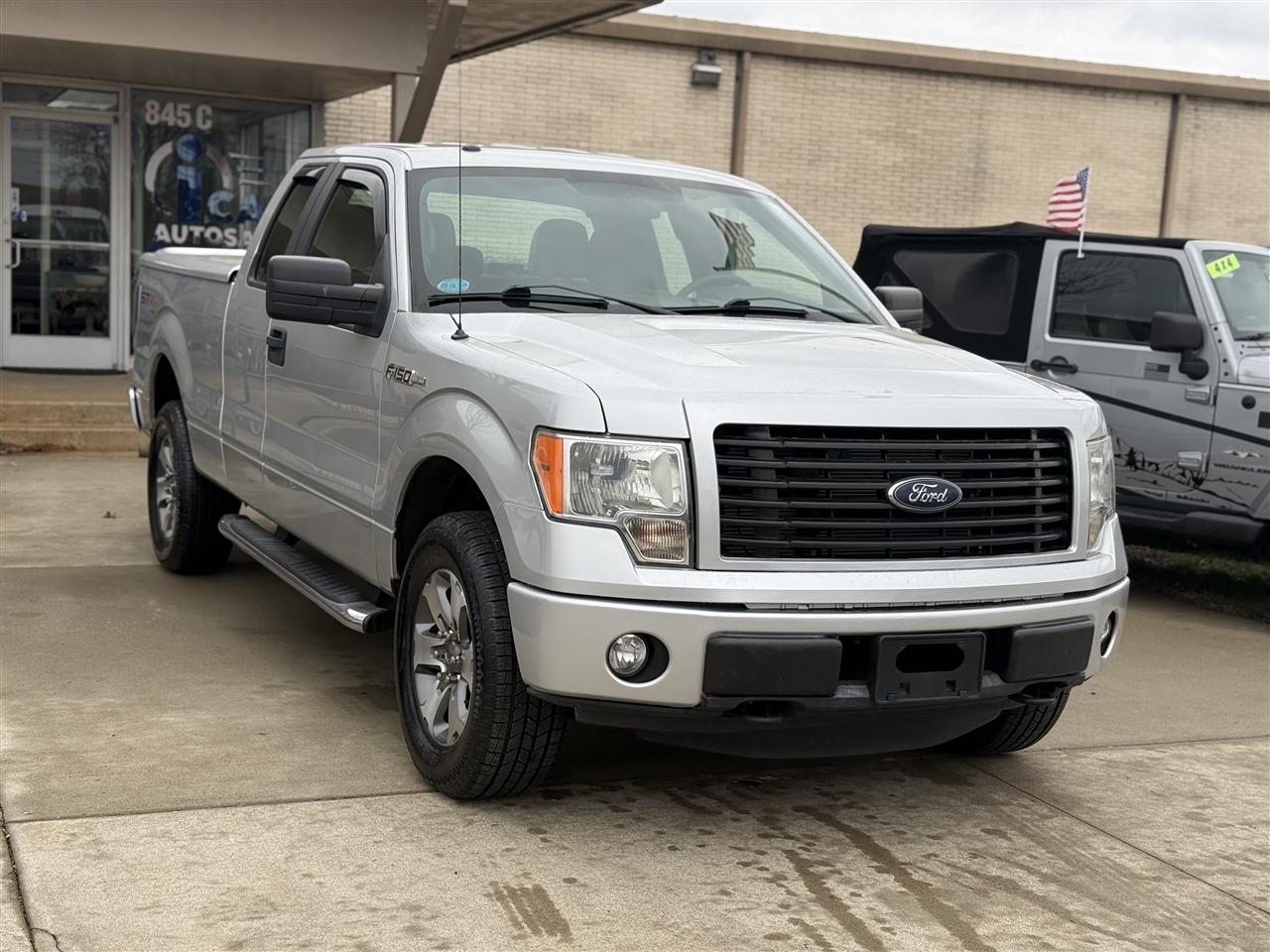 Ford F-150 XL SuperCab 8-ft. Bed 4WD 2013