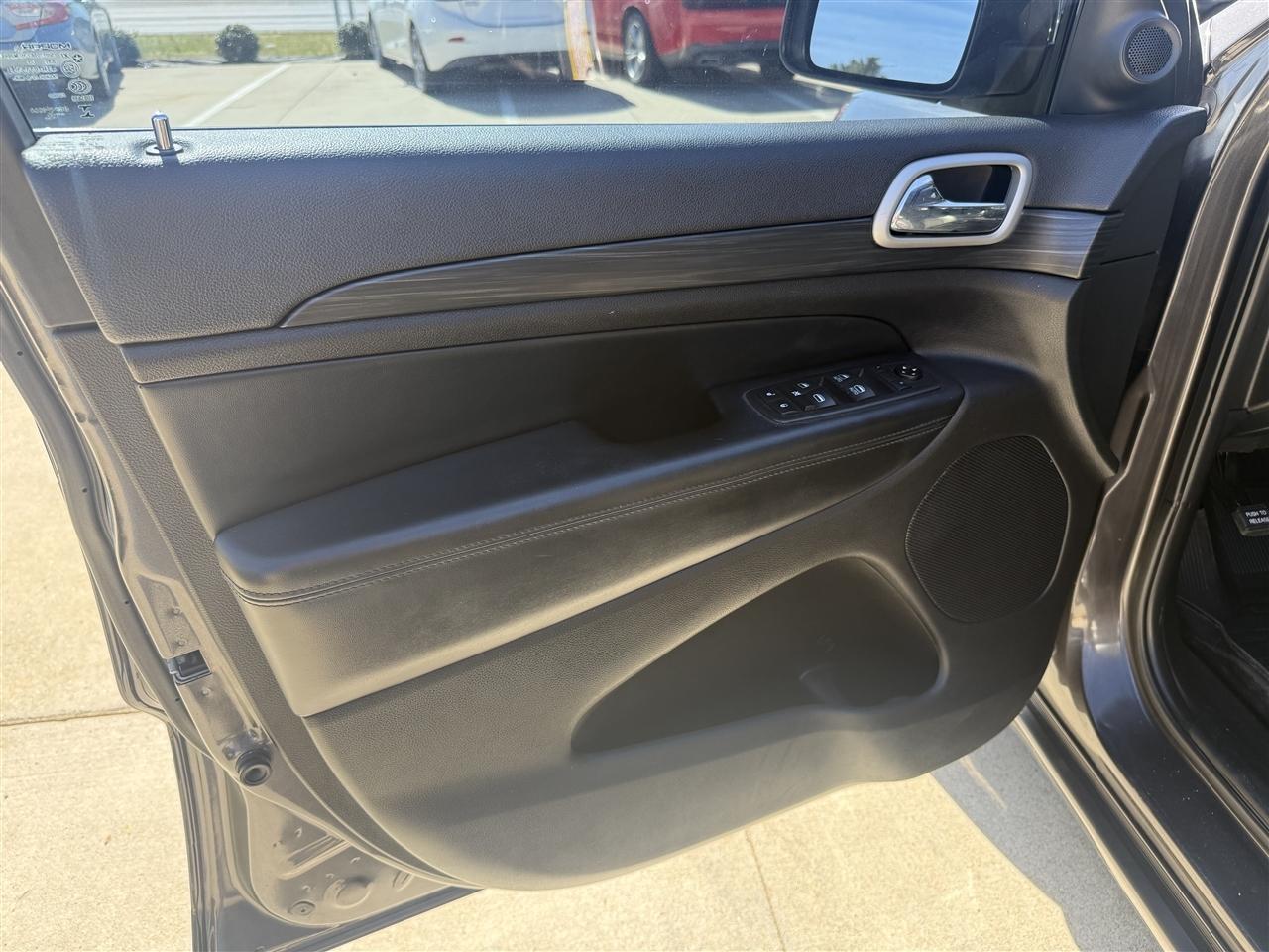 Jeep Grand Cherokee Laredo 2WD 2020