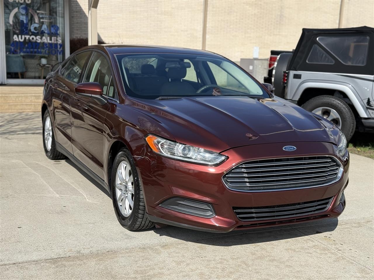 Ford Fusion S 2015