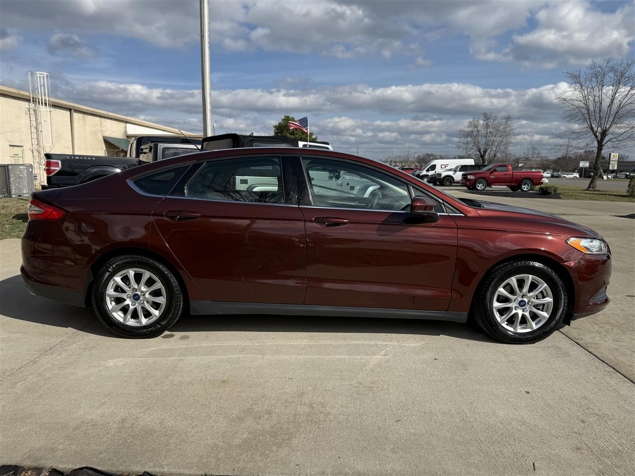 Ford Fusion S 2015