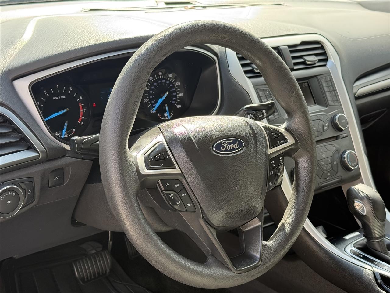 Ford Fusion S 2015