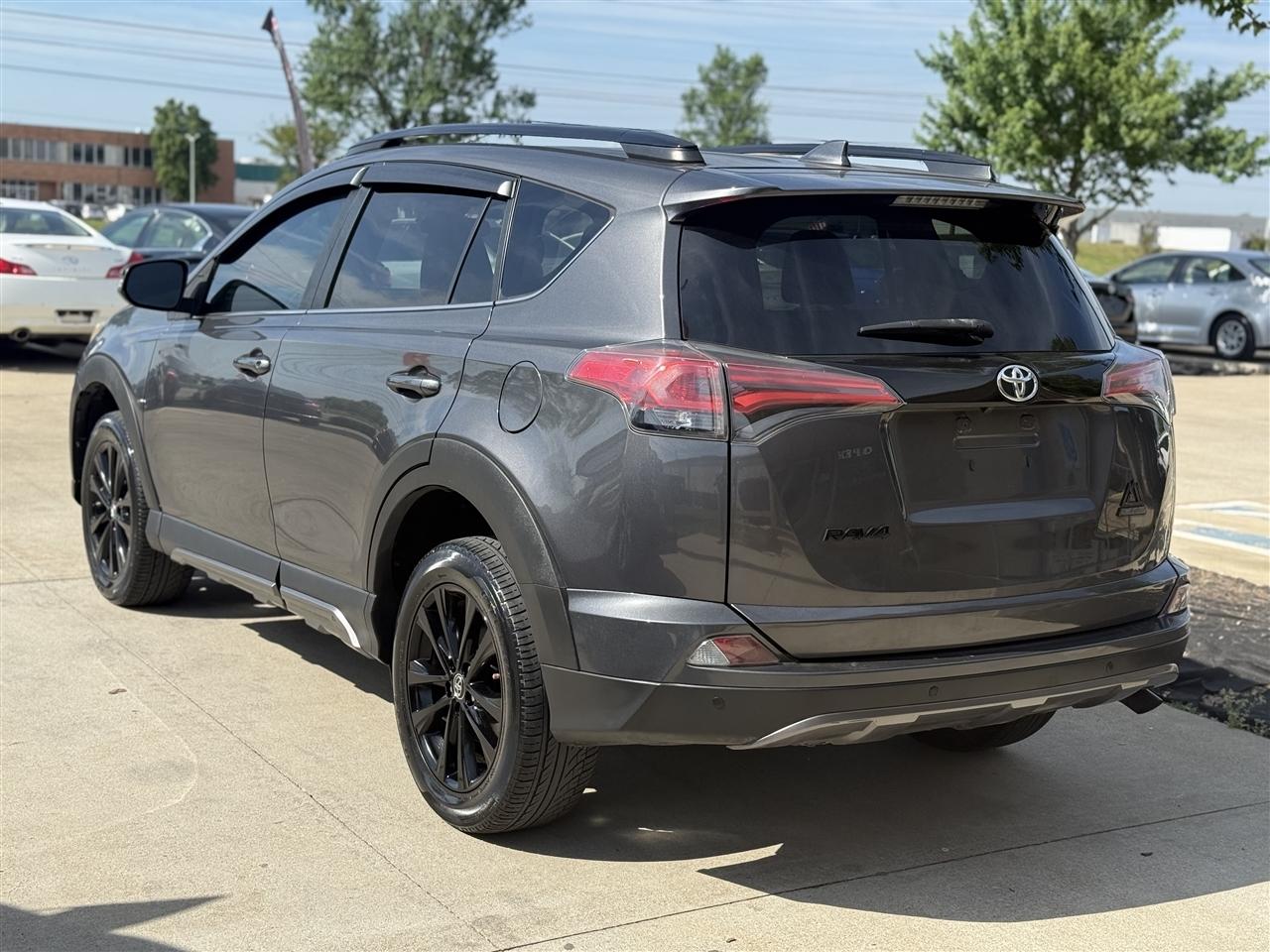 Toyota RAV4 XLE AWD 2018
