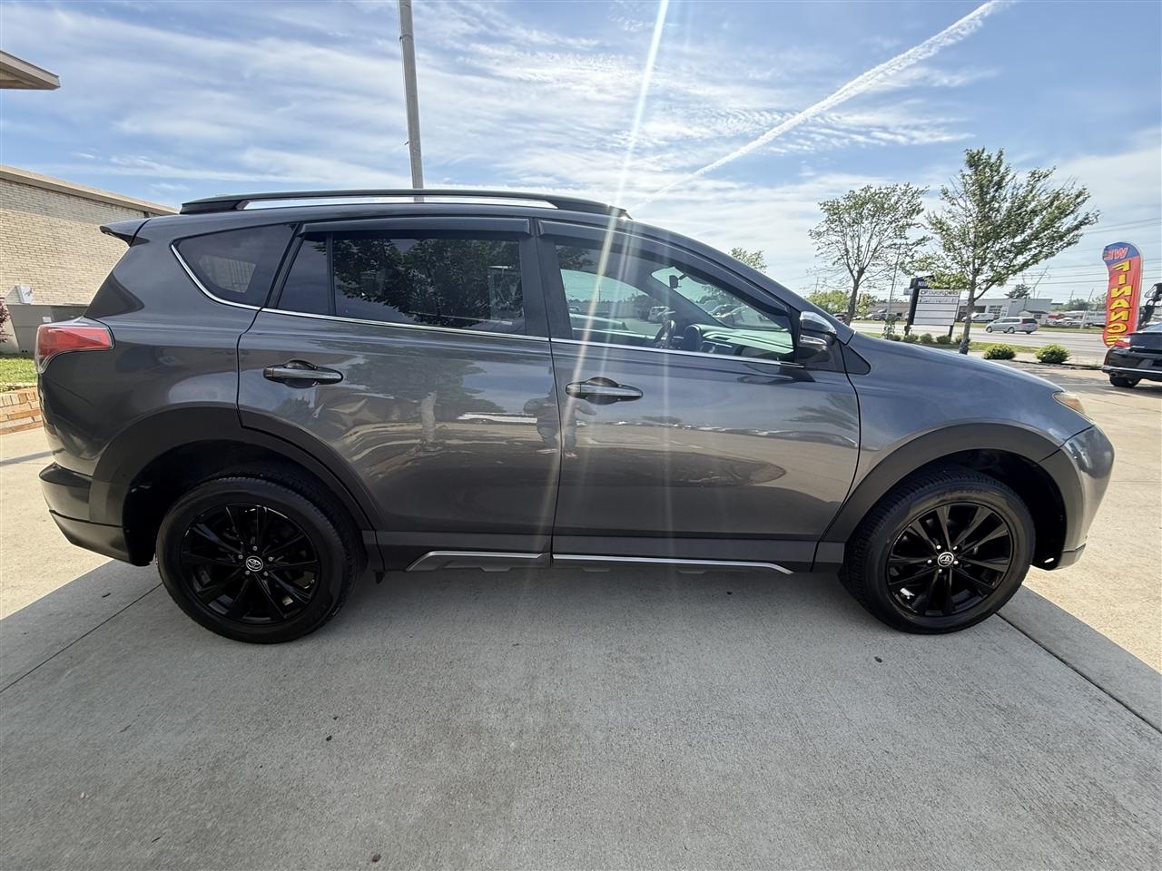 Toyota RAV4 XLE AWD 2018