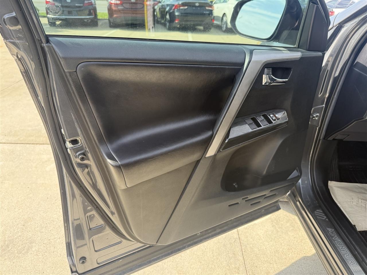 Toyota RAV4 XLE AWD 2018