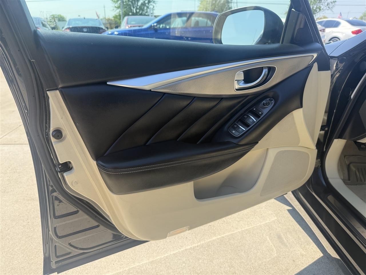 Infiniti Q50 Premium AWD 2015