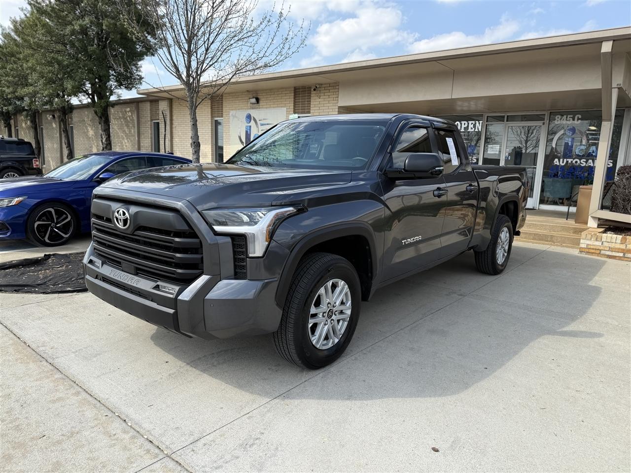 Toyota Tundra SR5 Double Cab 4WD 2024