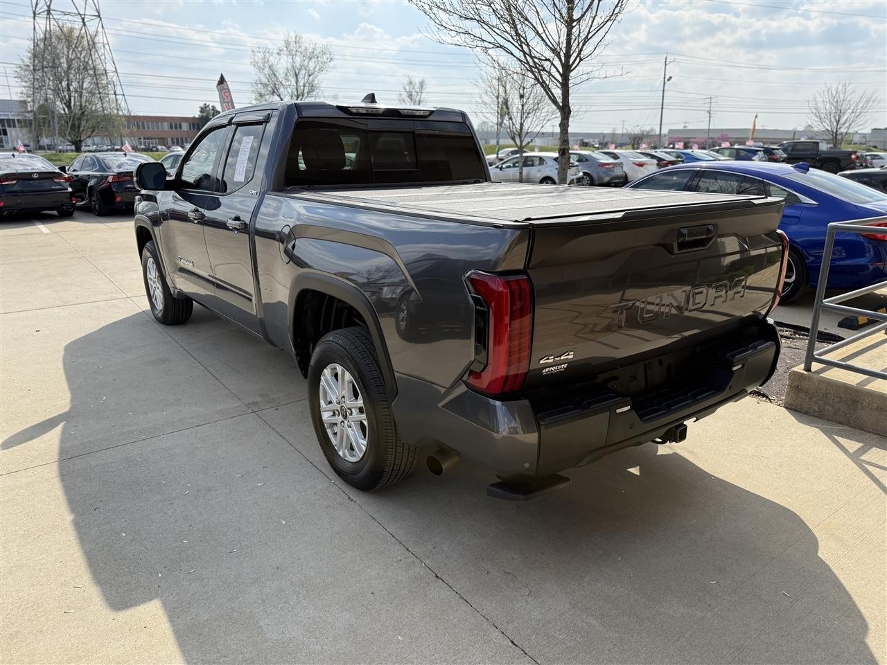 Toyota Tundra SR5 Double Cab 4WD 2024