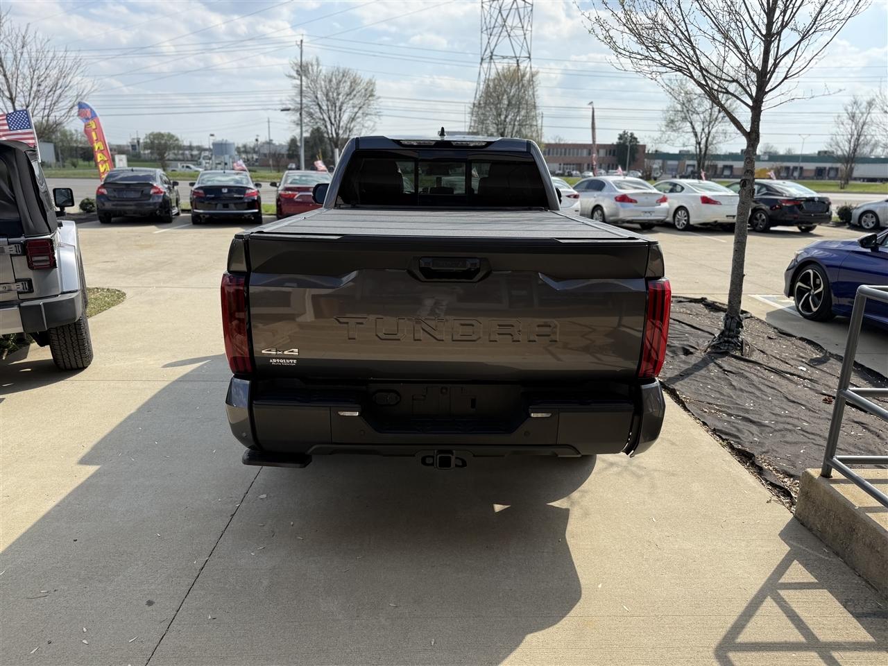 Toyota Tundra SR5 Double Cab 4WD 2024