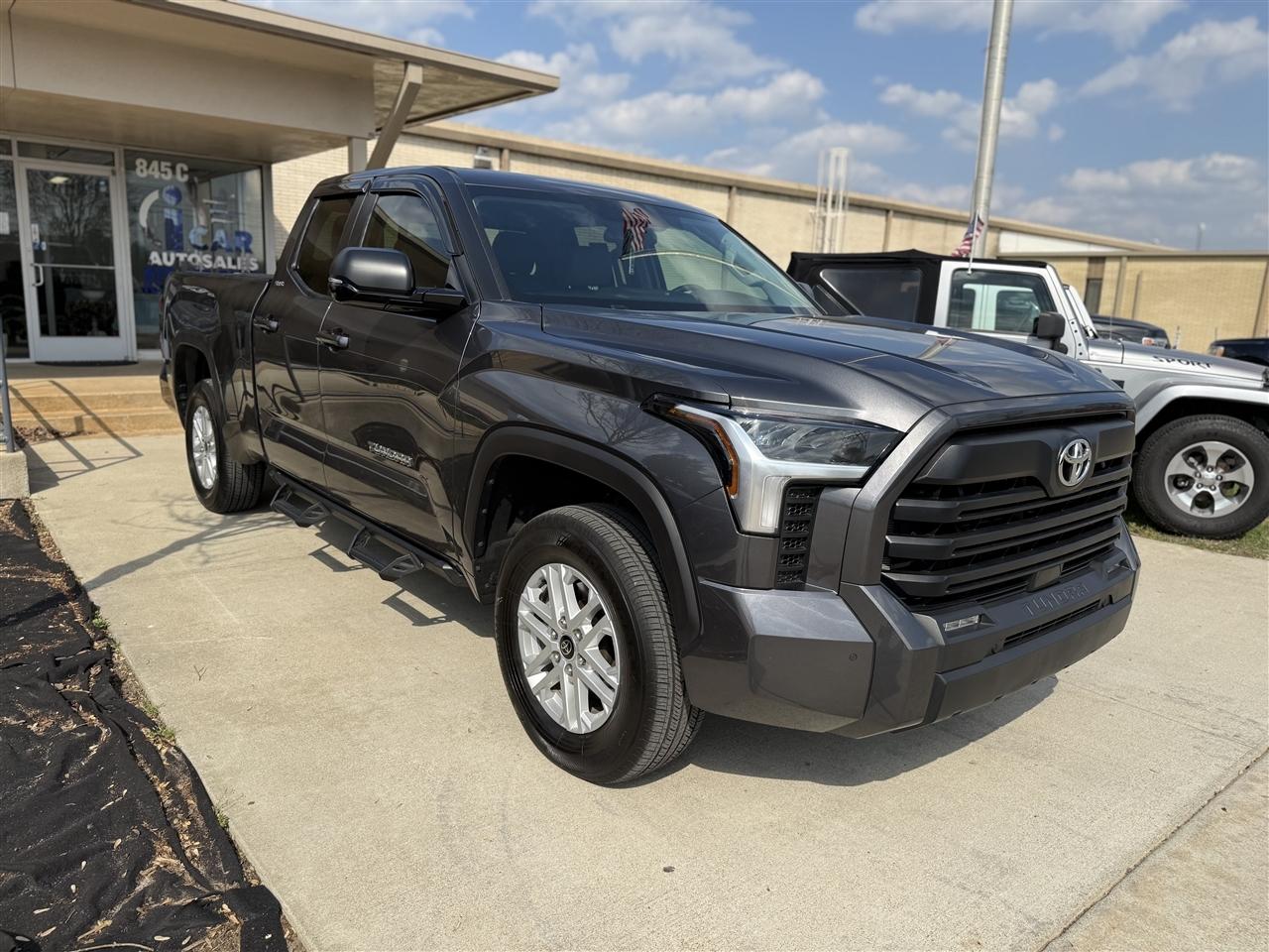 Toyota Tundra SR5 Double Cab 4WD 2024