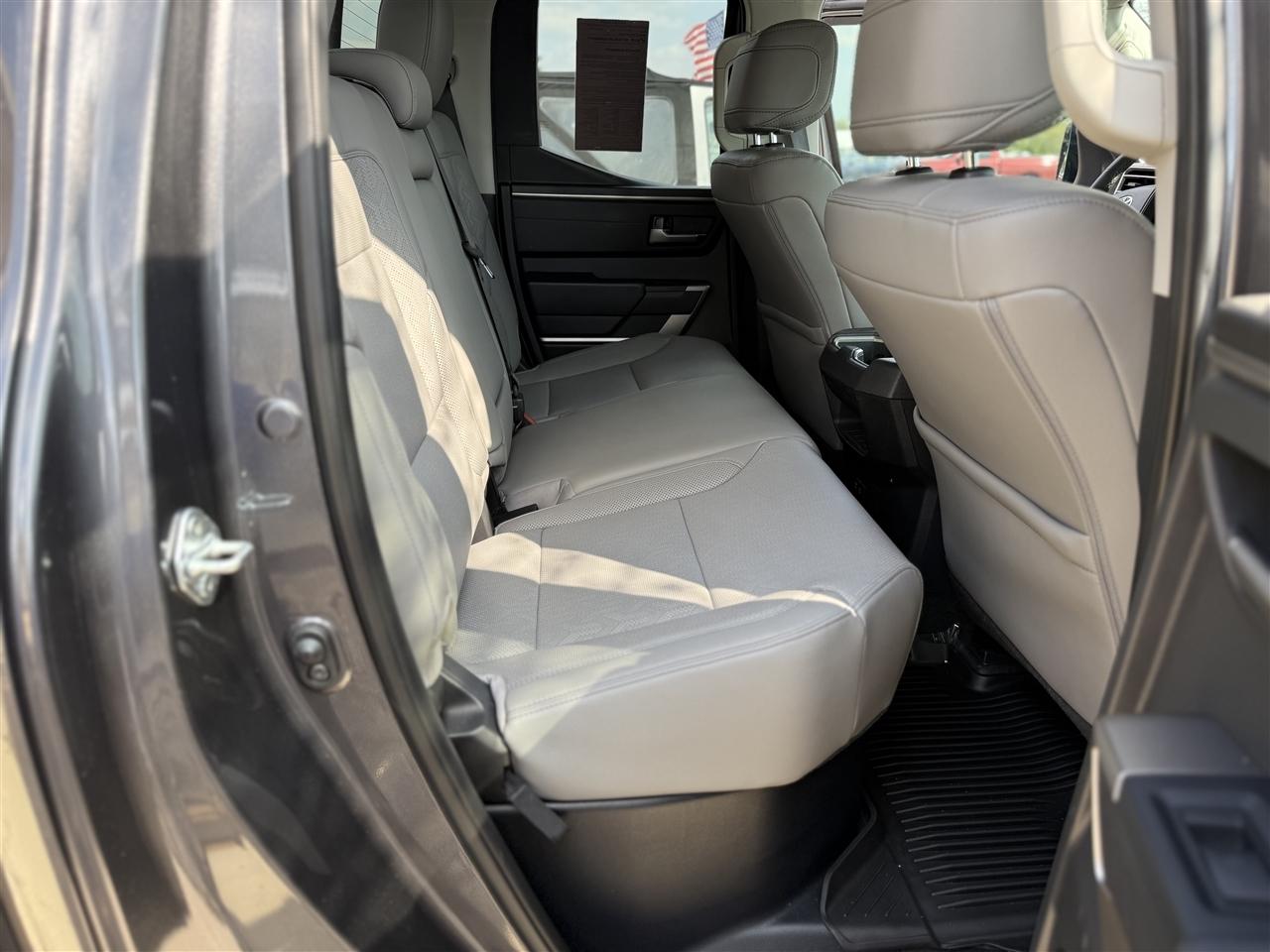 Toyota Tundra SR5 Double Cab 4WD 2024