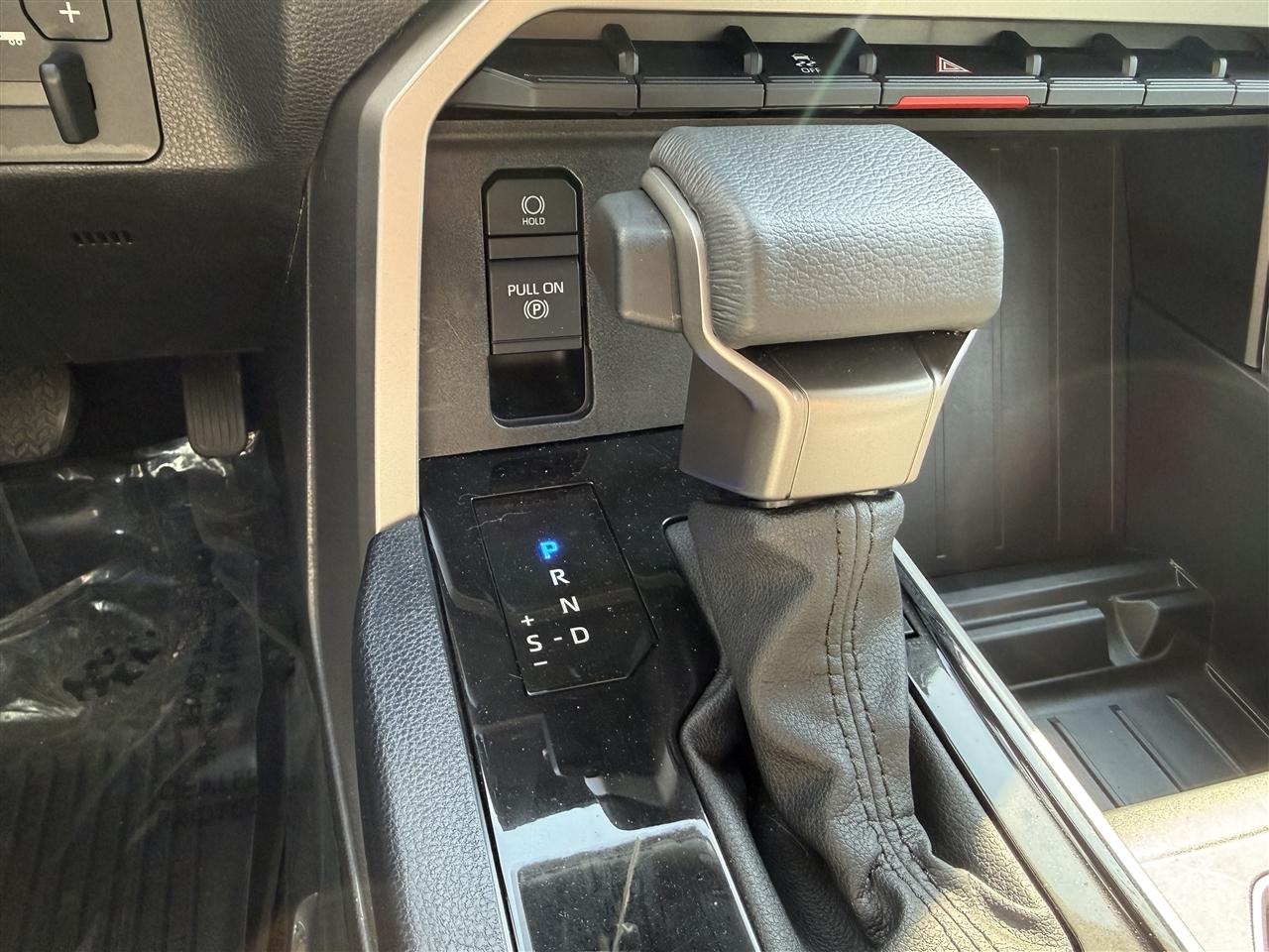 Toyota Tundra SR5 Double Cab 4WD 2024