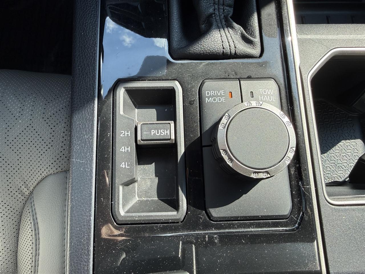 Toyota Tundra SR5 Double Cab 4WD 2024