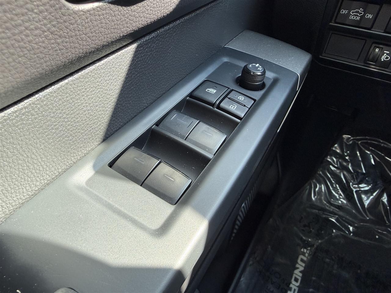 Toyota Tundra SR5 Double Cab 4WD 2024