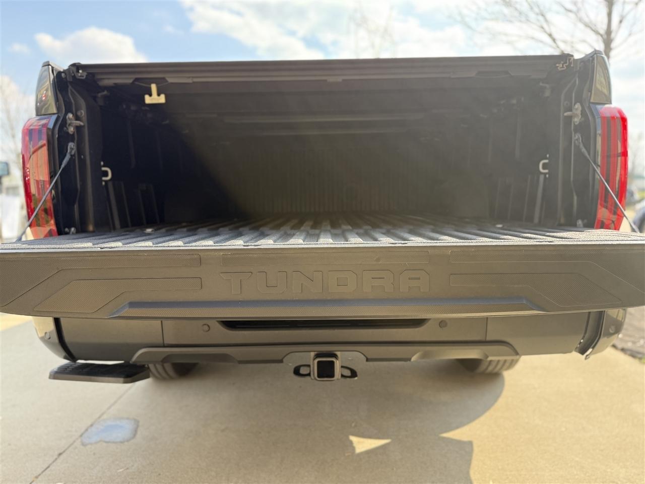 Toyota Tundra SR5 Double Cab 4WD 2024