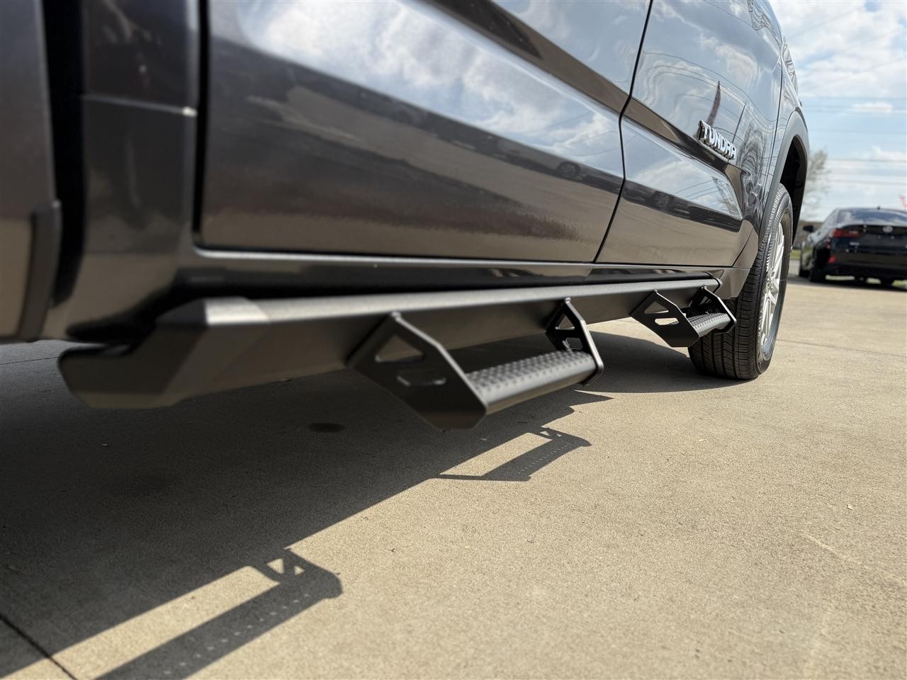 Toyota Tundra SR5 Double Cab 4WD 2024