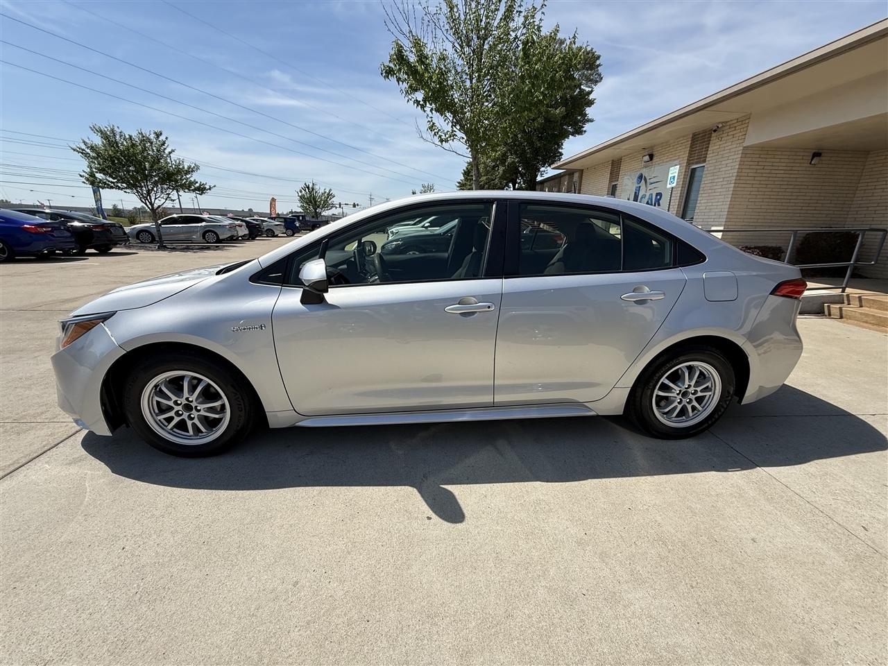 Toyota Corolla LE Hybrid 2021