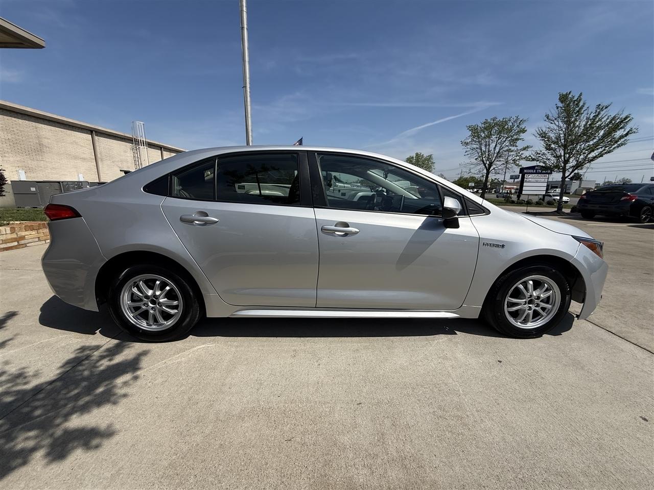 Toyota Corolla LE Hybrid 2021