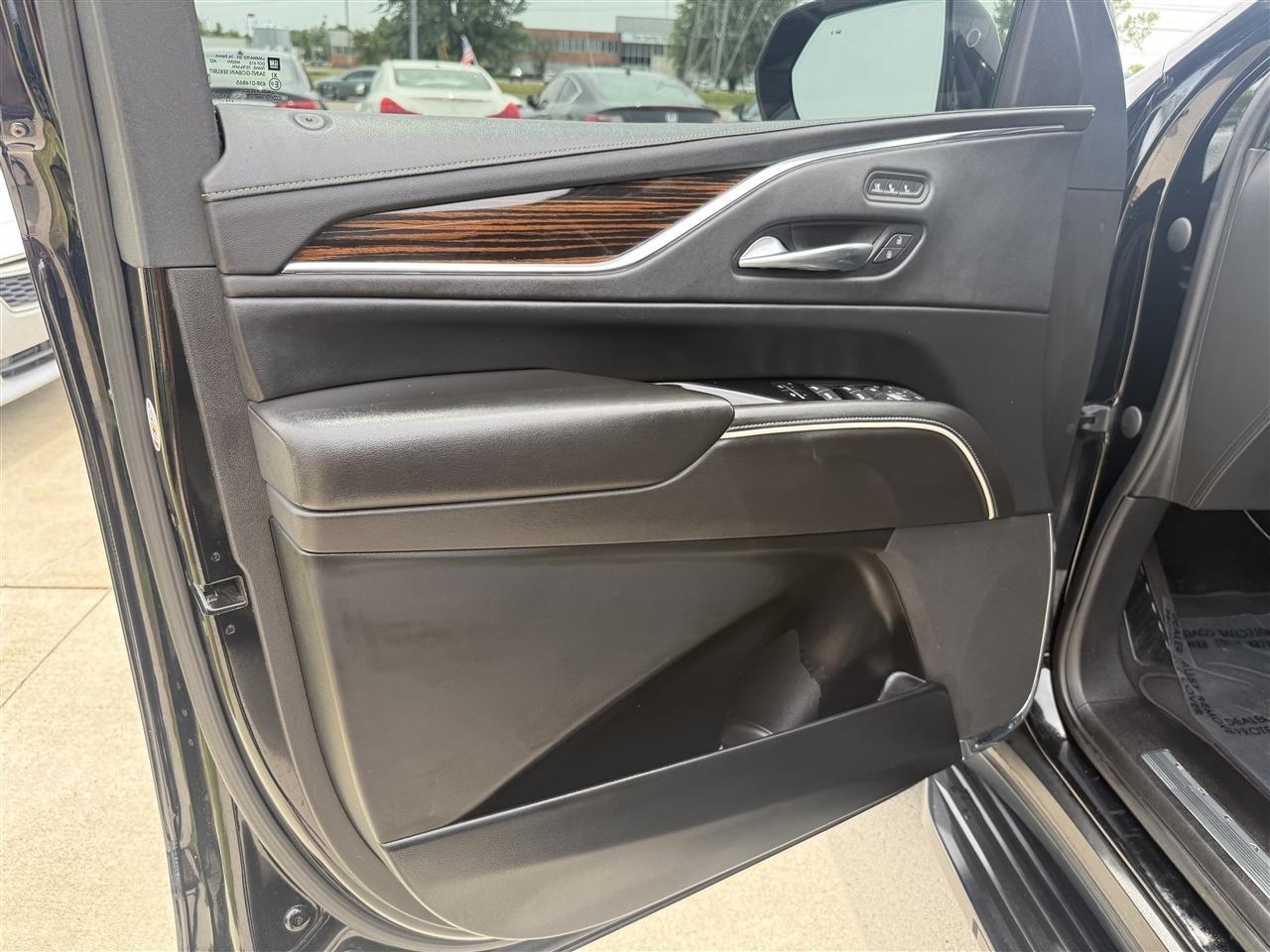 Cadillac Escalade ESV Premium Luxury 4WD 2022