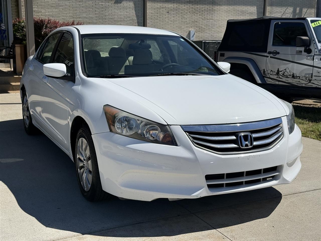 Honda Accord LX sedan AT 2011