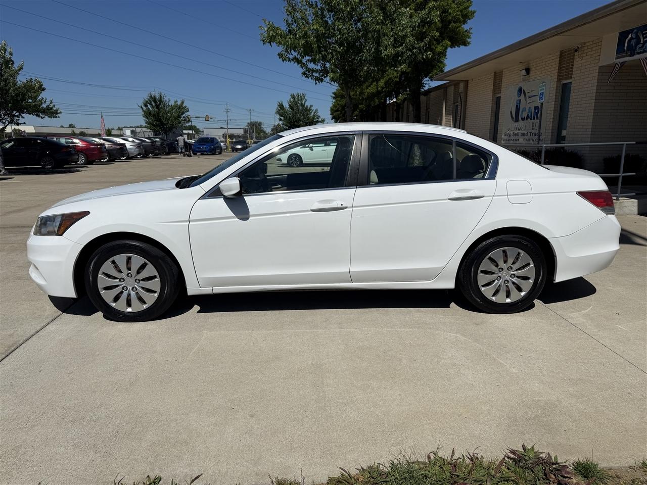 Honda Accord LX sedan AT 2011