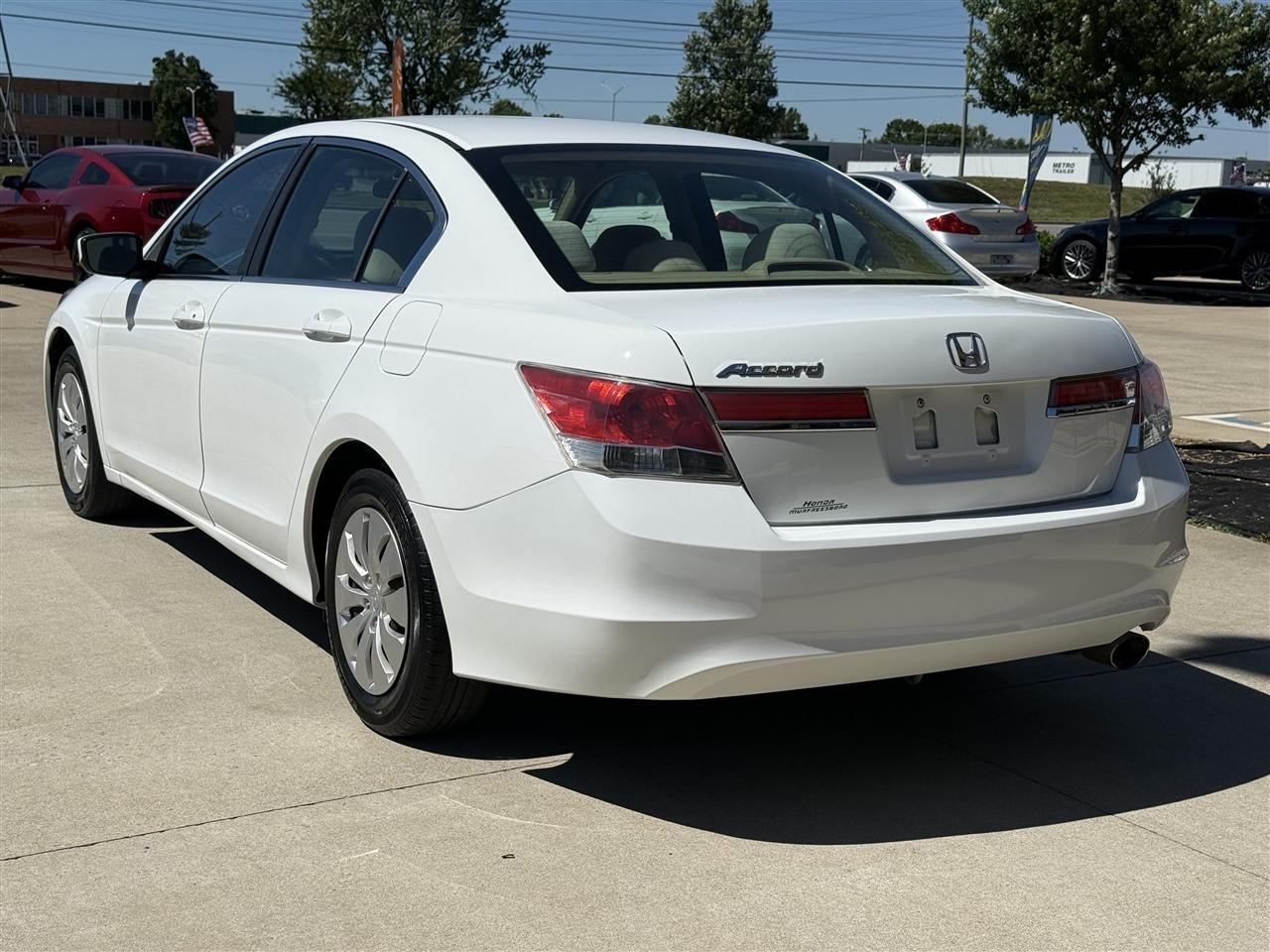Honda Accord LX sedan AT 2011