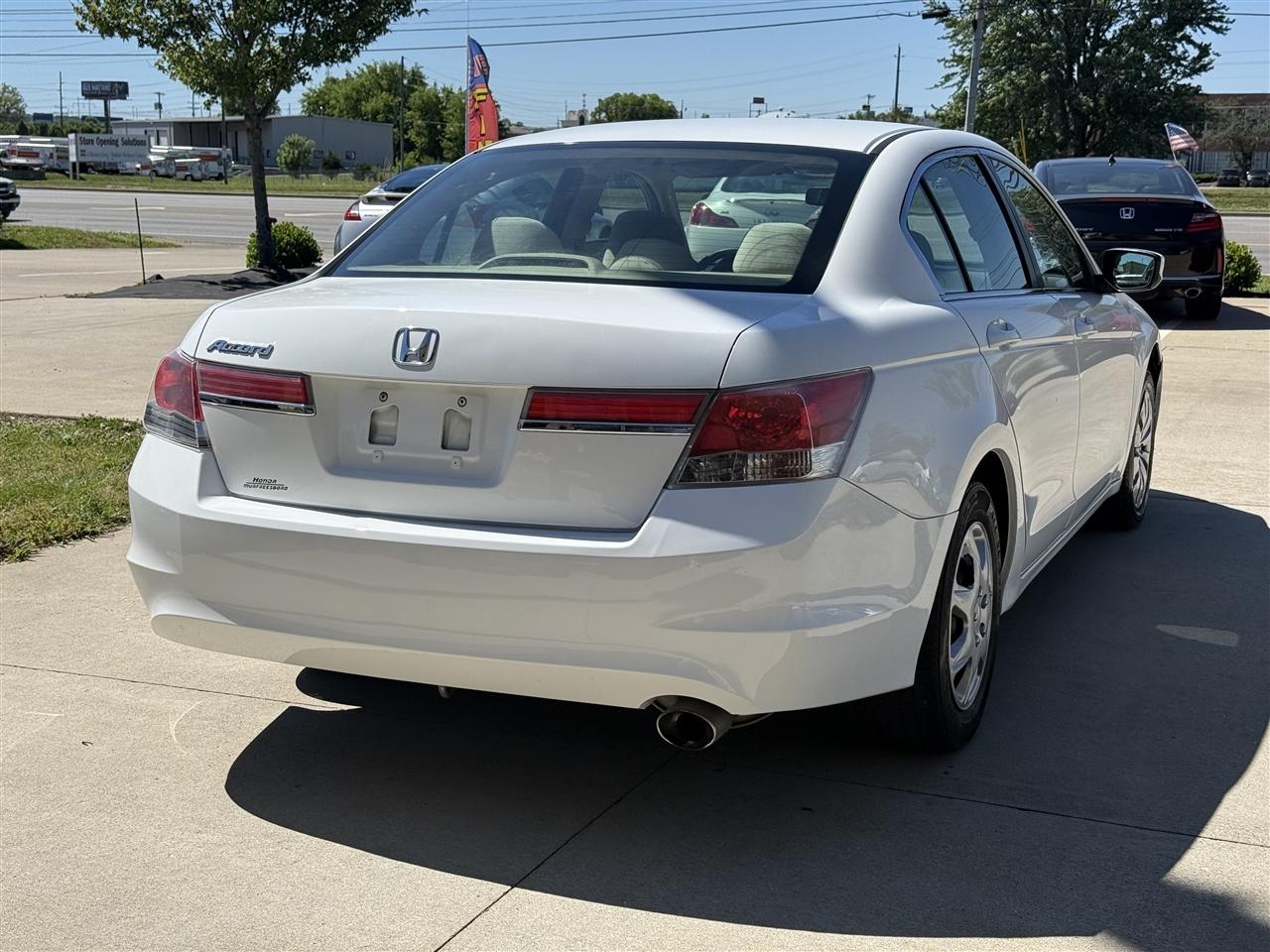 Honda Accord LX sedan AT 2011