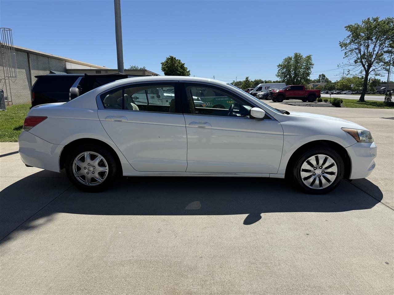 Honda Accord LX sedan AT 2011
