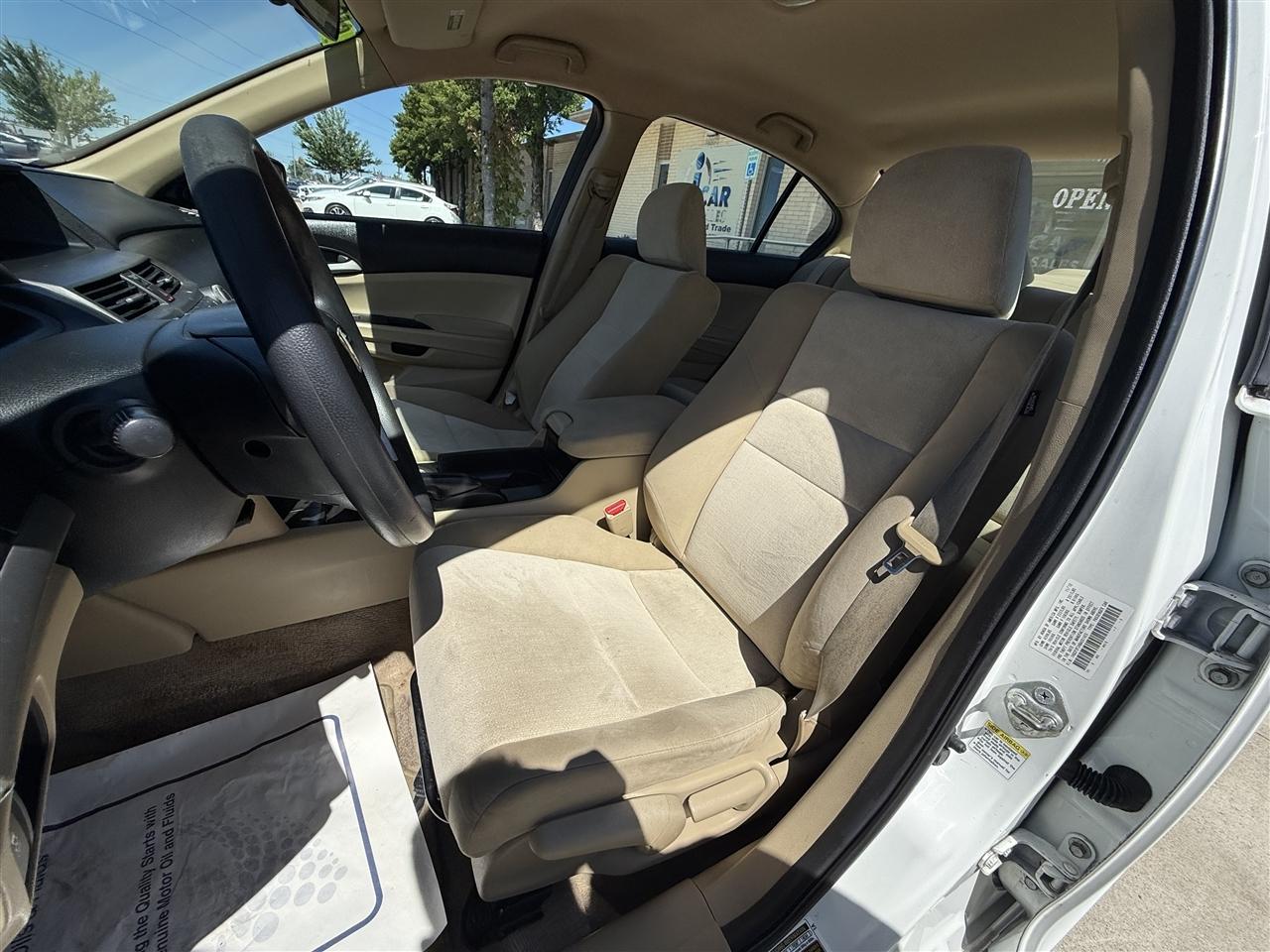 Honda Accord LX sedan AT 2011