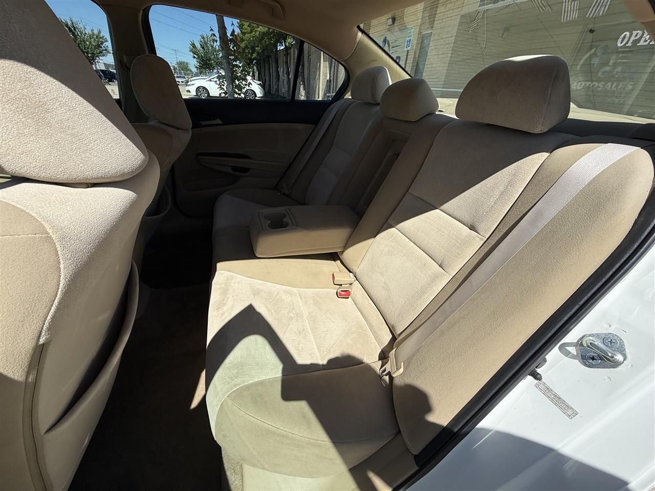 Honda Accord LX sedan AT 2011