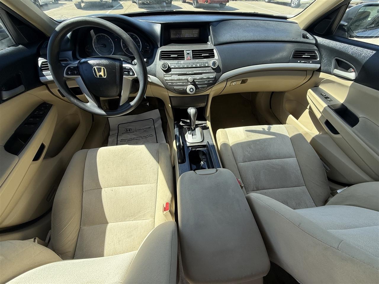 Honda Accord LX sedan AT 2011