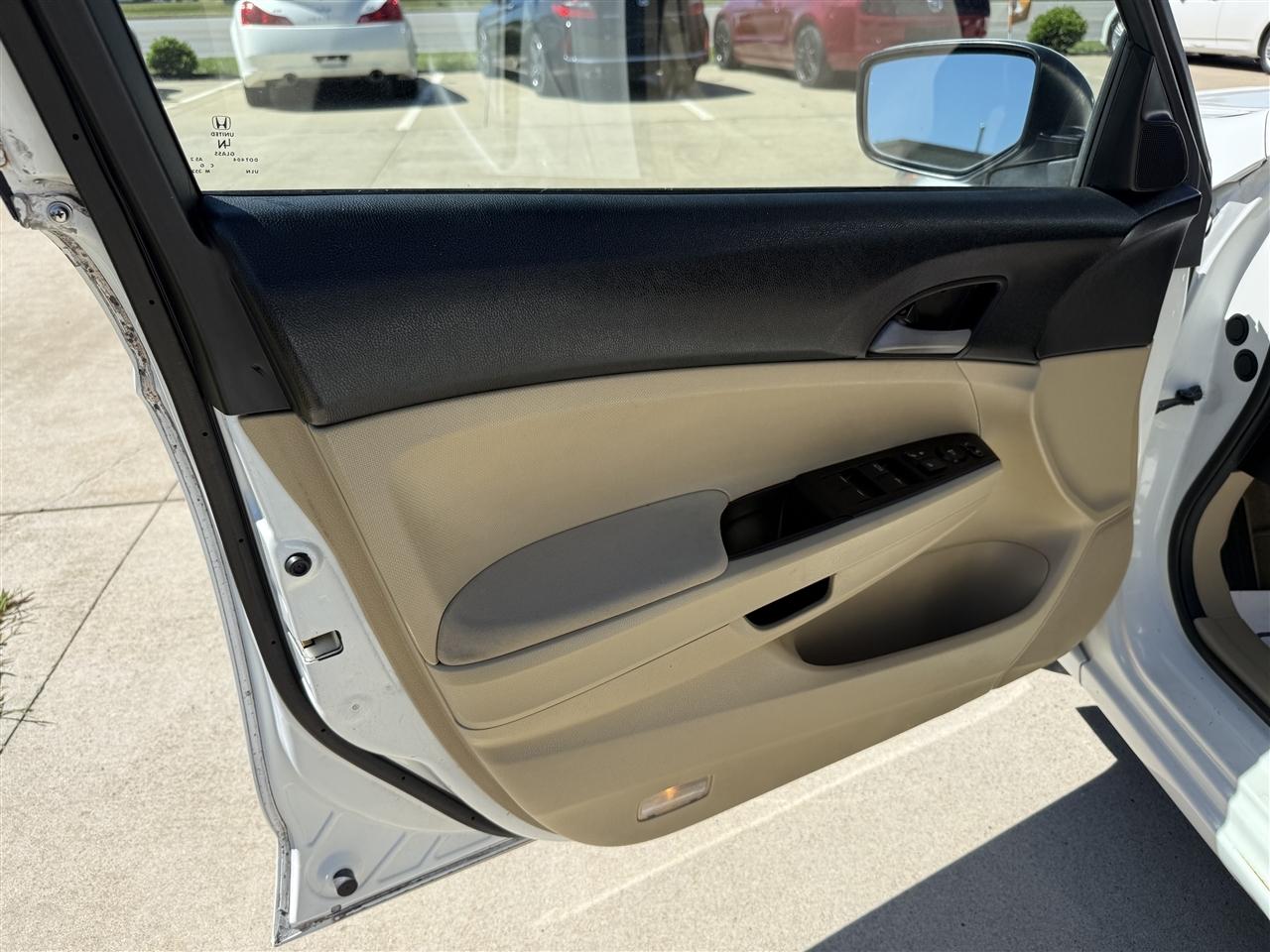 Honda Accord LX sedan AT 2011