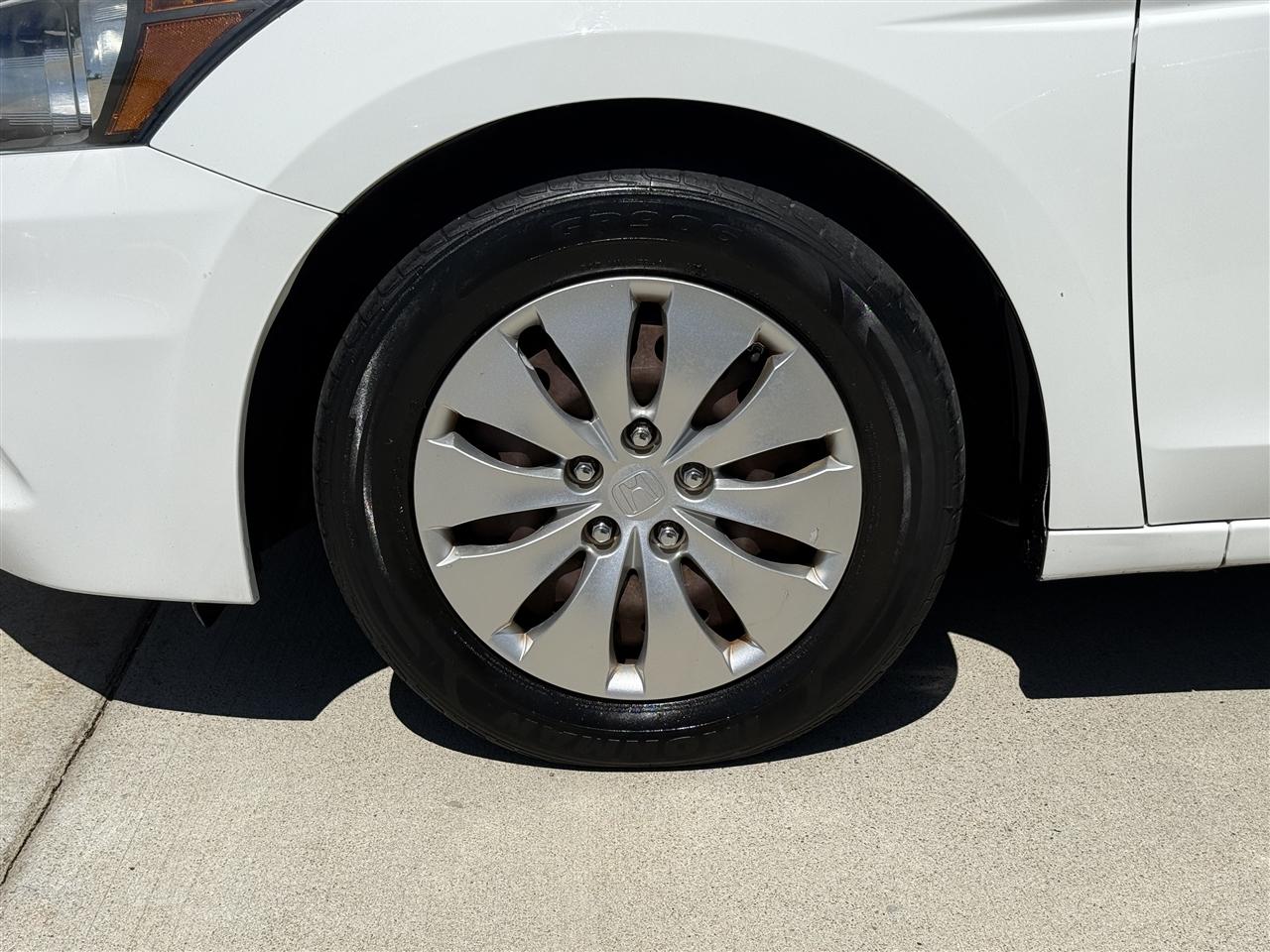 Honda Accord LX sedan AT 2011