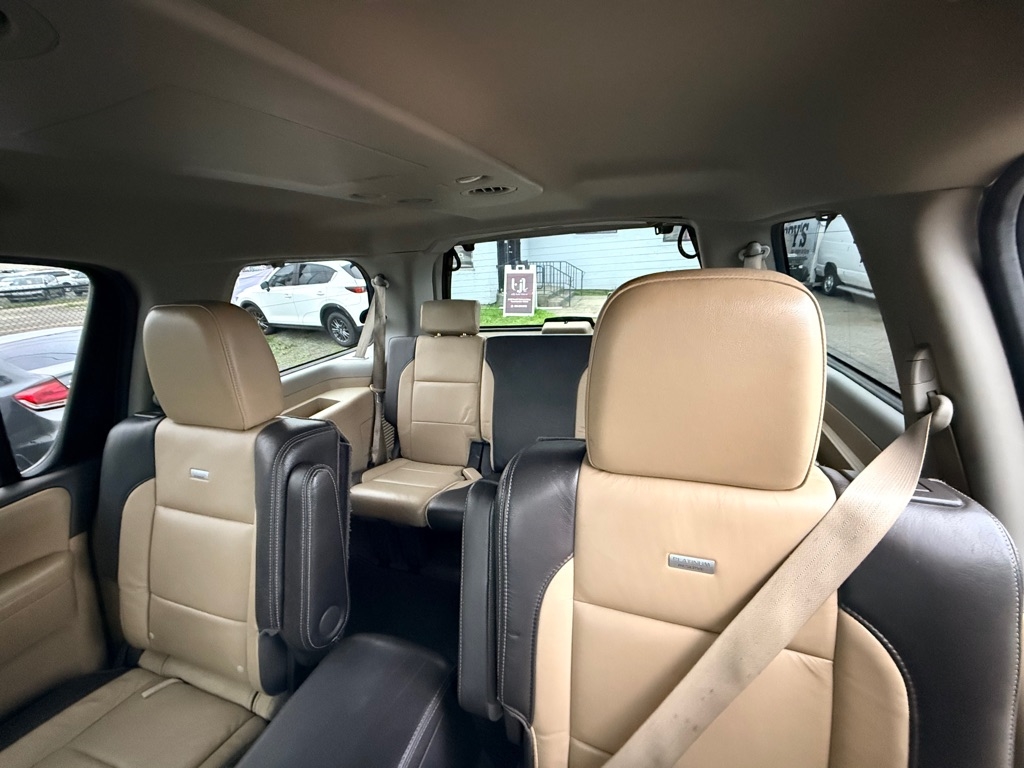 Nissan Armada Platinum Reserve 4WD 2013