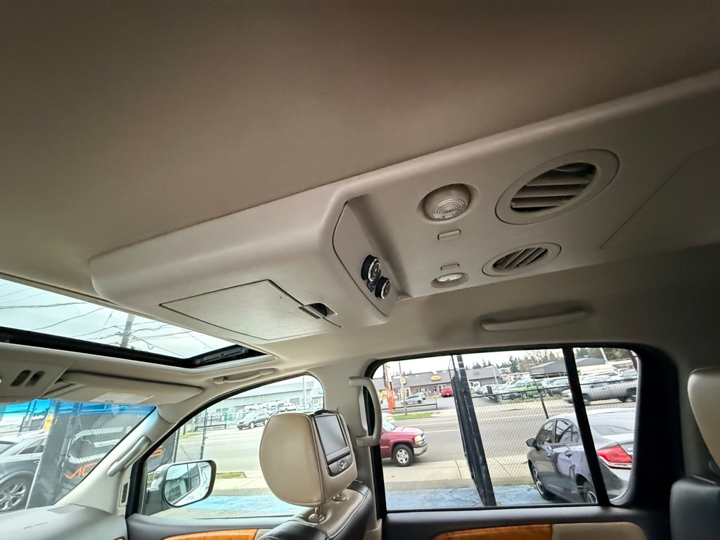 Nissan Armada Platinum Reserve 4WD 2013