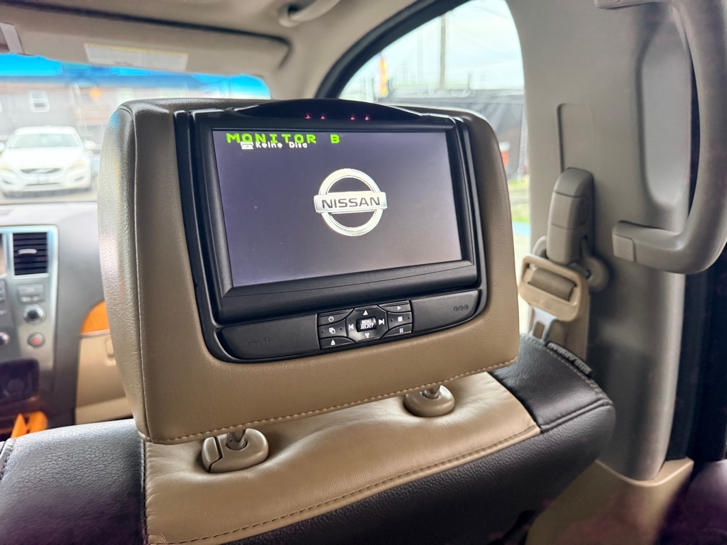 Nissan Armada Platinum Reserve 4WD 2013