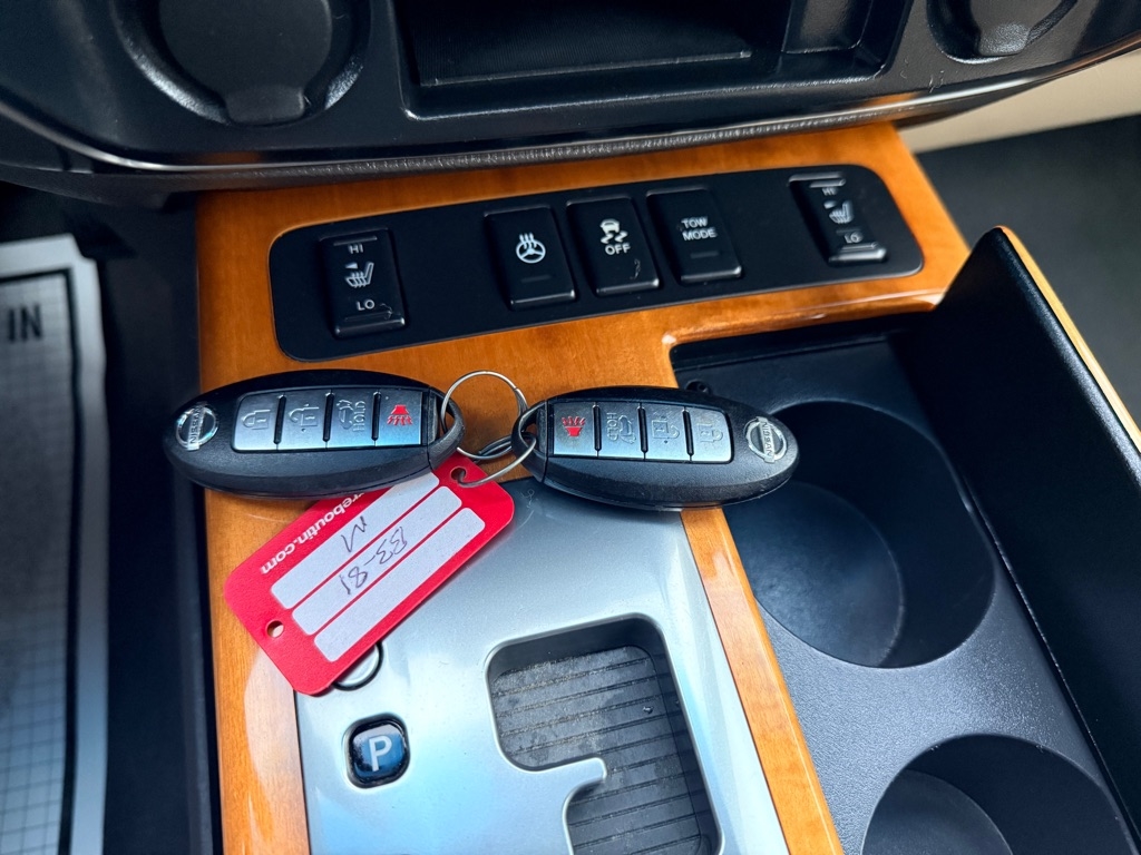 Nissan Armada Platinum Reserve 4WD 2013