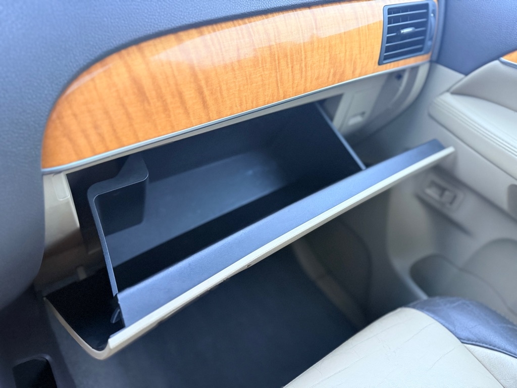 Nissan Armada Platinum Reserve 4WD 2013