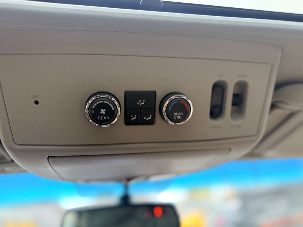 Nissan Armada Platinum Reserve 4WD 2013