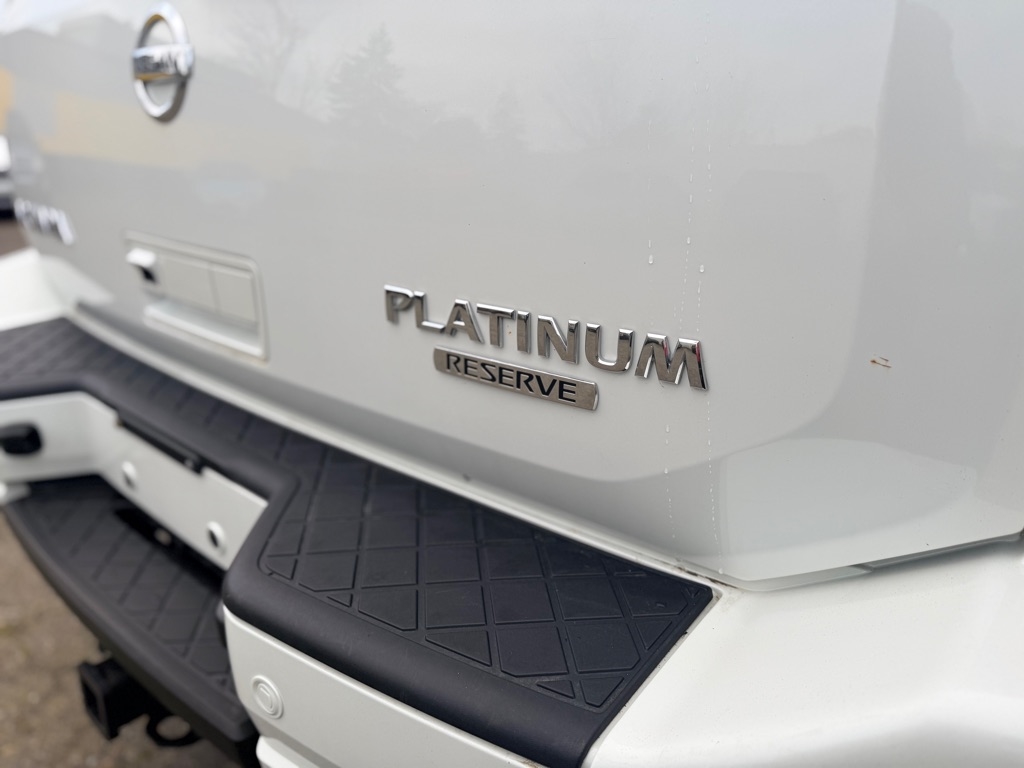 Nissan Armada Platinum Reserve 4WD 2013