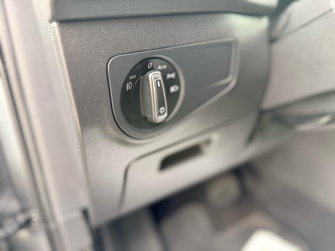 Volkswagen Tiguan SEL Premium 4D SUV 4Motion 2018