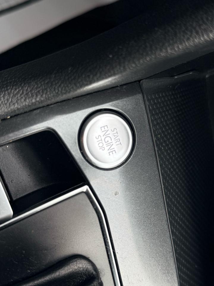 Volkswagen Tiguan SEL Premium 4D SUV 4Motion 2018