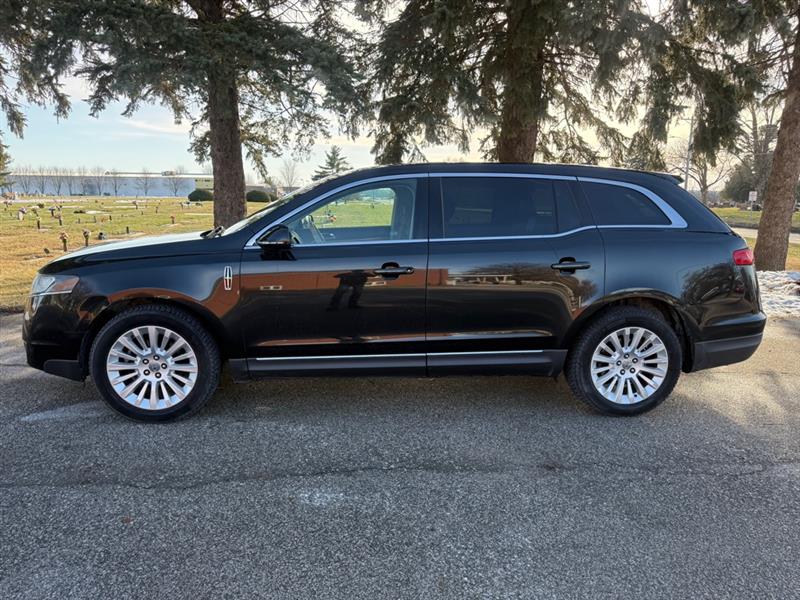 2012 Lincoln MKT Base's photo