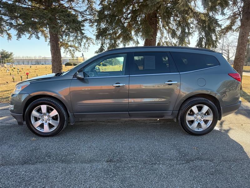 2010 Chevrolet Traverse 2LT's photo