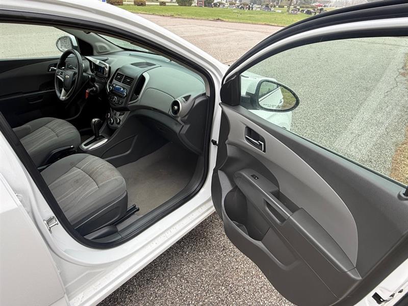 Chevrolet Sonic LT Auto 5-Door 2015