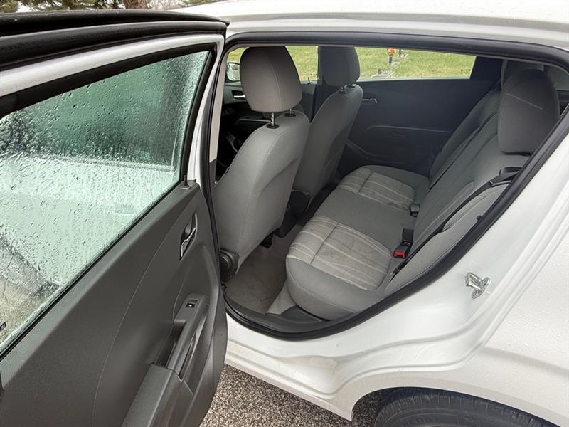 Chevrolet Sonic LT Auto 5-Door 2015