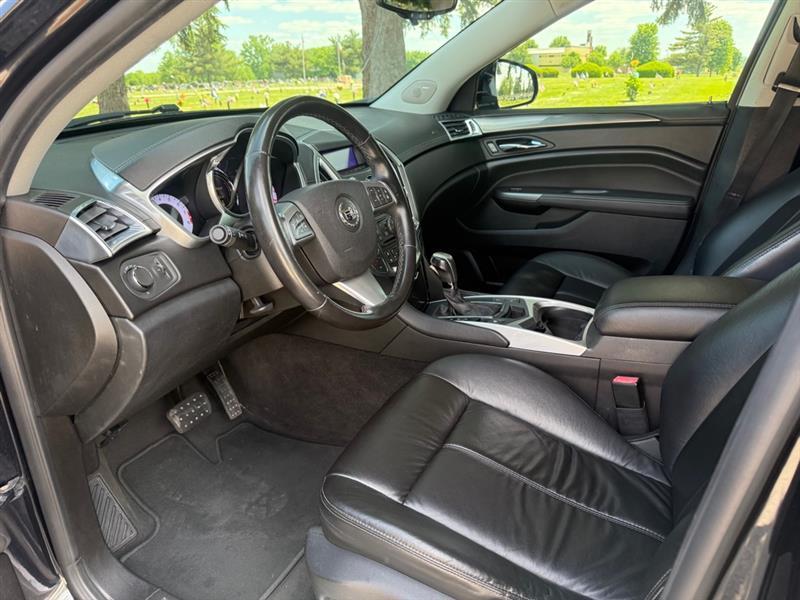 Cadillac SRX Base 2012