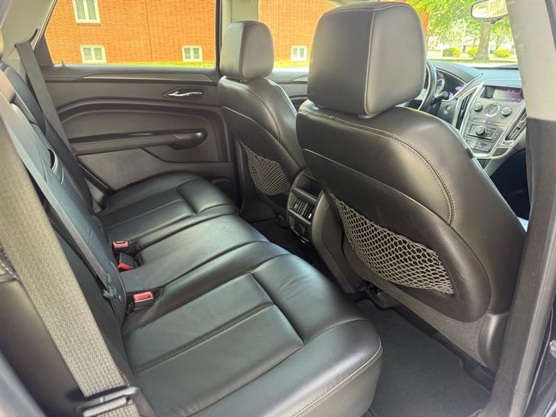 Cadillac SRX Base 2012